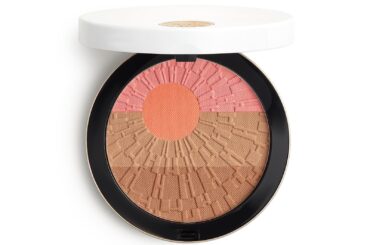 エルメス ビューティ26年春夏コスメ、夕焼け色フェイスパウダー＆“地中海の夕景”着想リップ - ファッションプレス