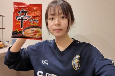 人生初の辛ラーメン‼（23歳）