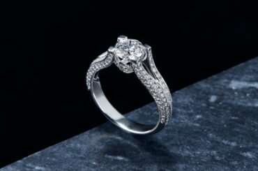 「ラザール ダイヤモンド」限定イベントが表参道で、“虹色に輝く”ダイヤモンドジュエリー＆カフェも - ファッションプレス