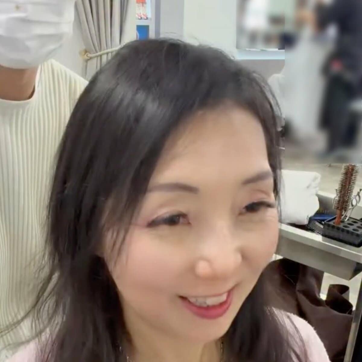 「娘の結婚式に出るので」長野から来た女性が“10年ぶりの前髪”で変身!「品がある」「可愛い」の声 「一生、美しく」を戦略にする。内閣府データから紐解く、2026年の資産形成とウェルビーイングも解説 | LIMO | くらしとお金の経済メディア 「娘の結婚式に出るので」長野から来た女性が“10年ぶりの前髪”で変身!「品がある」「可愛い」の声 「一生、美しく」を戦略にする。内閣府データから紐解く、2026年の資産形成とウェルビーイングも解説 | LIMO | くらしとお金の経済メディア