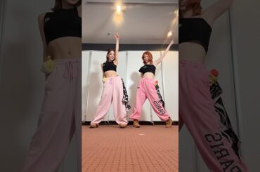 Everybody dance now🕺💥#MAKO #RIKU #NiziU #니쥬 #WithU#NiziU_tour #NEW_EMOTION_Tour #FaceToFace #にゅーえも