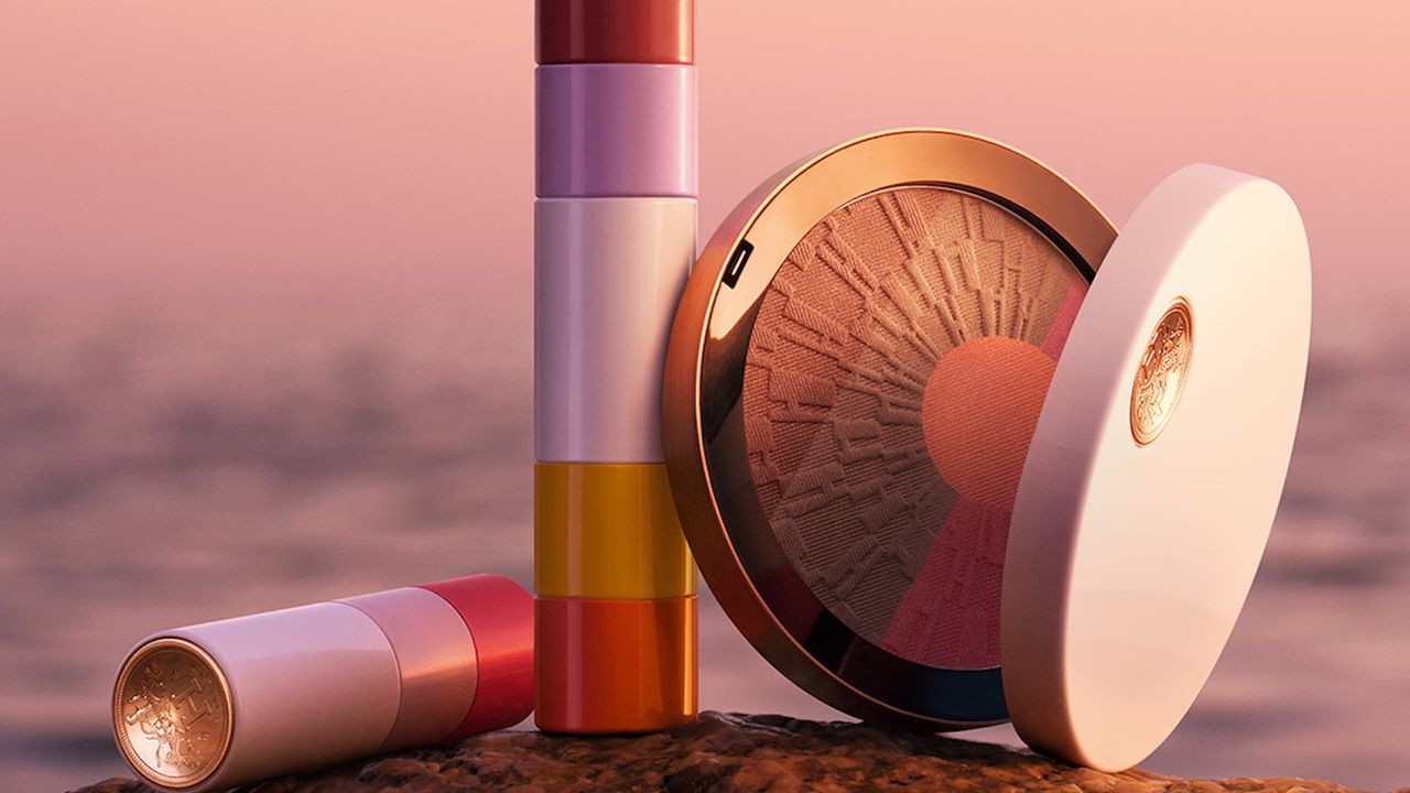 エルメスが太陽の輝きに満ちた世界へと誘う、2026年春夏メイクアップコレクションを展開 | Vogue Japan エルメスが太陽の輝きに満ちた世界へと誘う、2026年春夏メイクアップコレクションを展開 | Vogue Japan