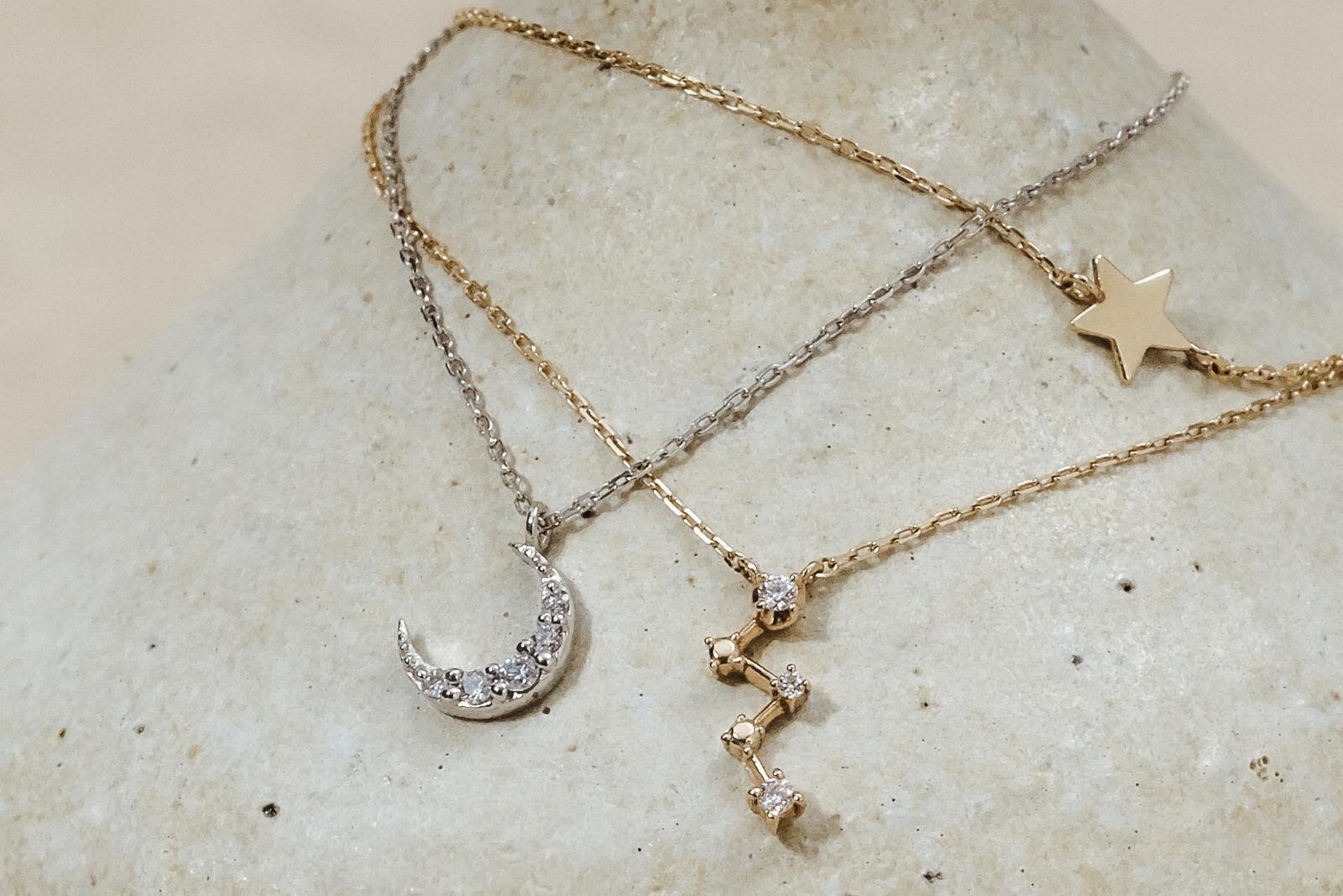 ヴイエー ヴァンドーム青山”きらめく星”着想ジュエリー、ダイヤモンド輝くお守りネックレス&リング – ファッションプレス ヴイエー ヴァンドーム青山”きらめく星”着想ジュエリー、ダイヤモンド輝くお守りネックレス&リング - ファッションプレス