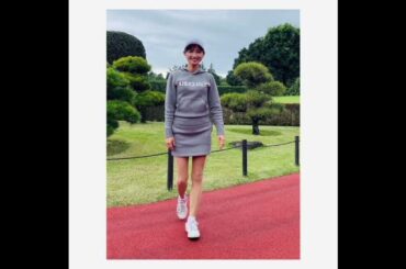 54歳 望月理恵、ミニ丈ゴルフウェアで魅せる✨ モデル級の美しさにファン驚き「凛々しくて美しい💖」「女子プロみたい⛳」