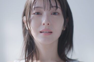 浜辺美波、透明感あふれる“うるすべ素肌”披露　Mrs. GREEN APPLE「ケセラセラ」特別アレンジver.がCM楽曲に　ファンケル「マイルドクレンジング オイル」新CM『肌のほんとうのこと』篇