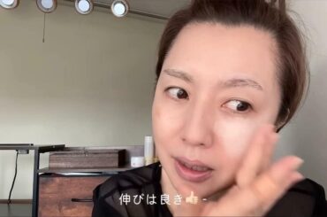 【プロのメイク術】美容師歴20年以上のプロが新作ドラコスで作る春メイク。ツヤ感を活かすため「あえてパウダーを乗せない」引き算のテクニックで仕上げる大人のツヤ肌 メイクに春らしさを取り入れる工夫を真似してみて！ | LIMO | くらしとお金の経済メディア