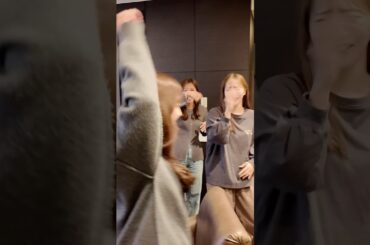 🌷の日！毎回必ず手土産を持ってきてくれるんだけど、苺被りとかしてて好きなもの一緒でした🤭（ずーちゃんはすっぴんなのでほぼいません）#和田まあや #斎藤ちはる #能條愛未 #川後陽菜 #高山一実