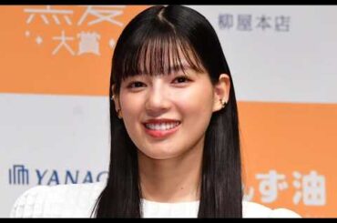 石井杏奈、美ボディ映えるフリル水着姿披露「ウエスト綺麗」「さすがの着こなしです」と反響【セレブニュース】