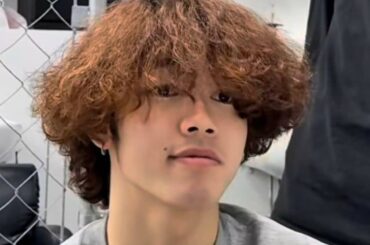 くるくる強めの「プードルパーマ」でオシャレにイメージチェンジした男性！「最高です」と満足そう 「一生、美しく」を戦略にする。内閣府データから紐解く、2026年の資産形成とウェルビーイングも解説 | LIMO | くらしとお金の経済メディア