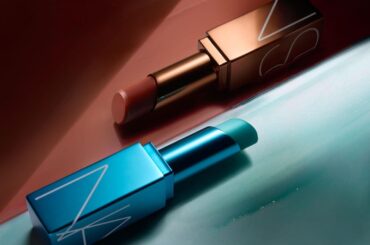 NARS「アフターグロー リップバーム N」26年夏新色、モロッコのバカンス着想シアーブルー＆ブロンズ - ファッションプレス