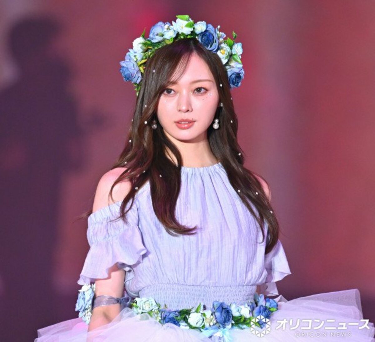 乃木坂46梅澤美波、卒業前ラスト『ガルアワ』ファッションステージで大トリ　ウェディングドレス風ワンピースで華やかに飾る | 福島民報デジタル