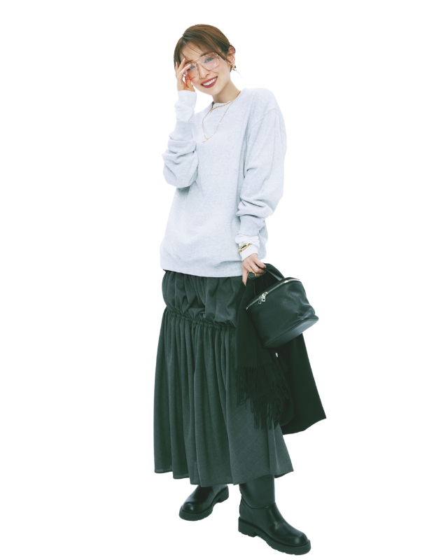 スウェット×カットソー×ティアードスカート