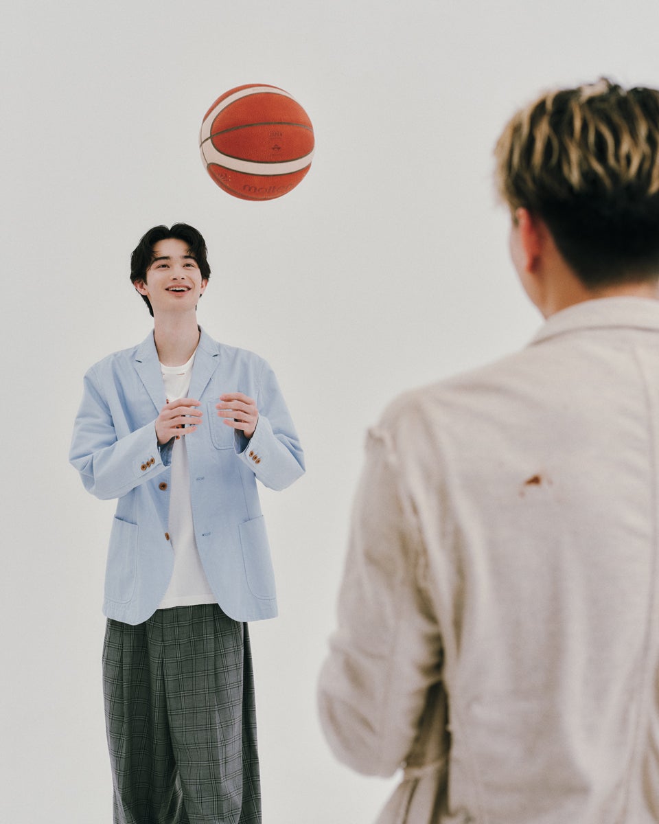 メンズノンノモデルの栄莉弥さんと、Bリーグ名古屋ダイヤモンドドルフィンズの加藤嵩都選手４