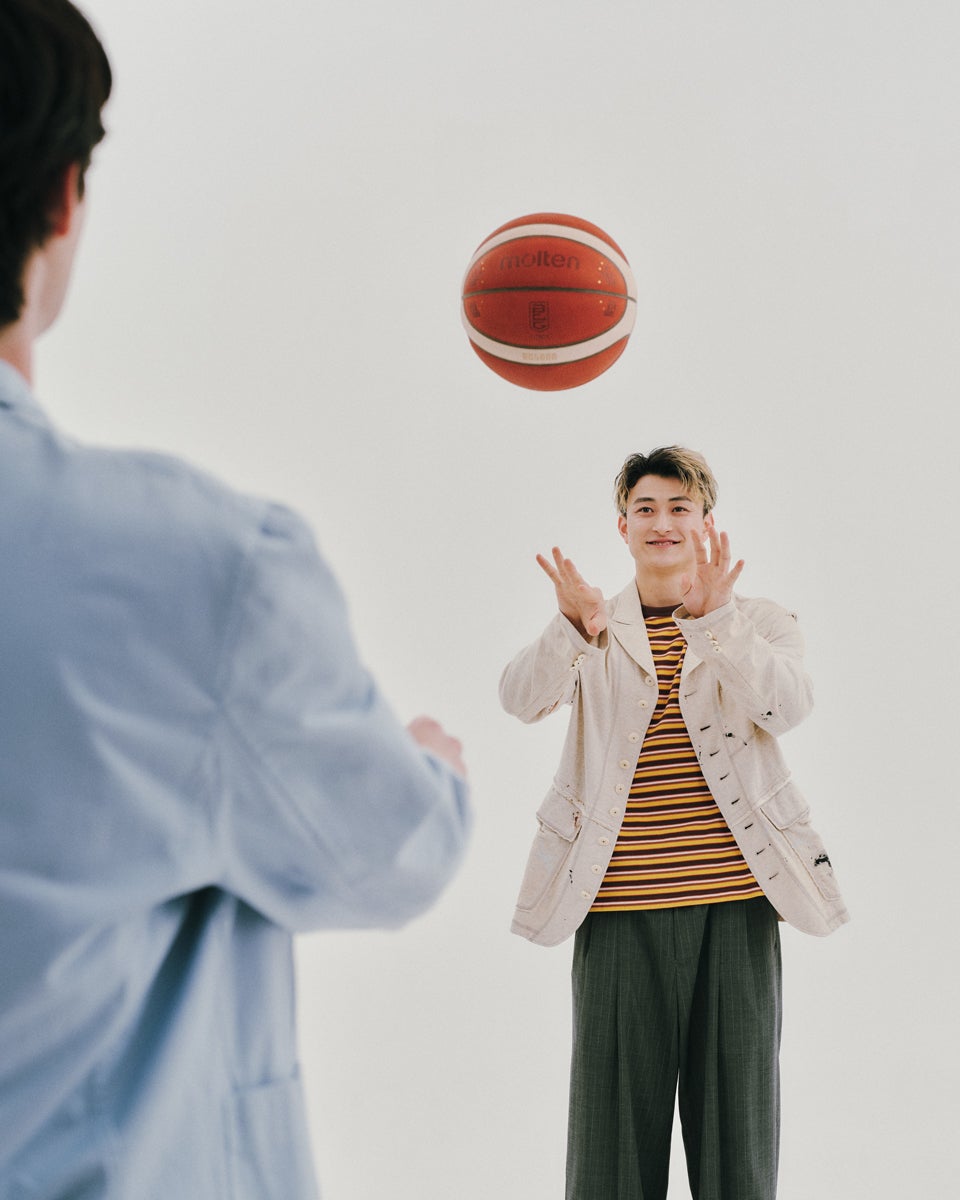 メンズノンノモデルの栄莉弥さんと、Bリーグ名古屋ダイヤモンドドルフィンズの加藤嵩都選手３