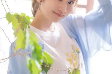 乃木坂46・菅原咲月、シースルーの春コーデで爽やか笑顔 | GetNavi web ゲットナビ