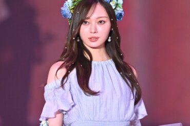 乃木坂46梅澤美波、卒業前ラスト『ガルアワ』ファッションステージで大トリ ウェディングドレス風ワンピースで華やかに飾る - オリコンニュース