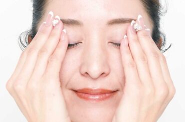 まぶたをこすると目力がよわよわに...。プロが教える“まぶたの摩擦レス”洗顔術 | 美ST ONLINE