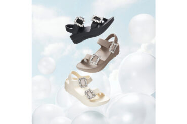 【CELFORD｜TELIC】ビジュー煌めくリカバリーサンダルを3色で、足専門の医療機関も認めた“雲の上を歩くような履き心地” | Oggi.jp