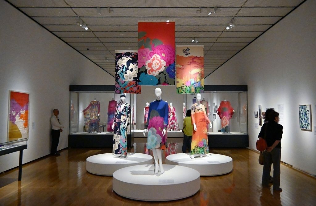  2025年10月、島根県立石見美術館で開催された回顧展（共同）。26年4月から東京・国立新美術館で大回顧展開催（4月15日～7月6日）