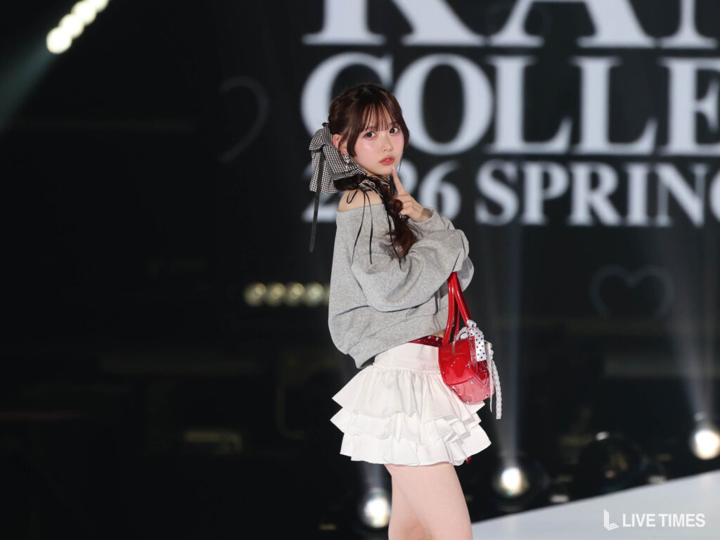 高嶺のなでしこ・松本ももな、ガーリーコーデで美肌＆透明感全開。多彩なポージングで会場くぎ付け【KANSAI COLLECTION 2026 S/S】 – ライブタイムズ