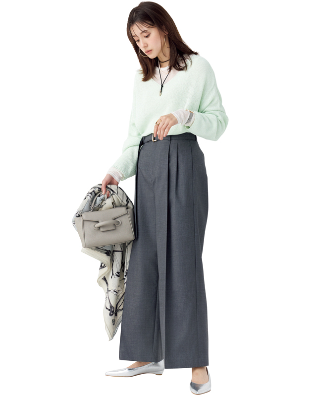 ミントニット×透けカットソー×グレーパンツ