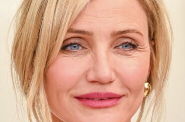 2026年春夏メイクトレンド｜セレブに学ぶ。アラフィフ世代に似合うピンクリップの最適解 | Vogue Japan