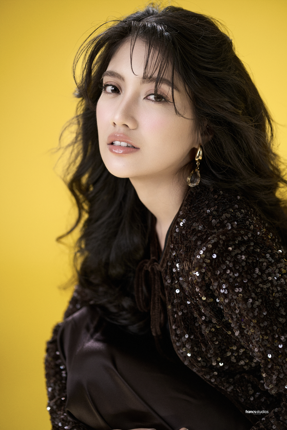 【藤沢市】開局30周年「レディオ湘南」の老舗音楽番組で新コーナー「歌ってみました」始動！ 世界最高峰のJ-POP TikToker「Mona Gonzales（モナゴンザレス）」も出演。「SNSでバズるコツ」などを伝授♪