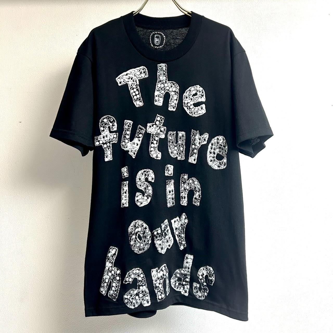 トレーディング ミュージアム・コム デ ギャルソンほか3か所で「アンチ プルタブ」プリントTシャツ｜写真1