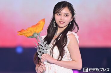 乃木坂46井上和、ノースリワンピで夏先取り 華やかオーラ放つ【ガルアワ2026SS】 - モデルプレス