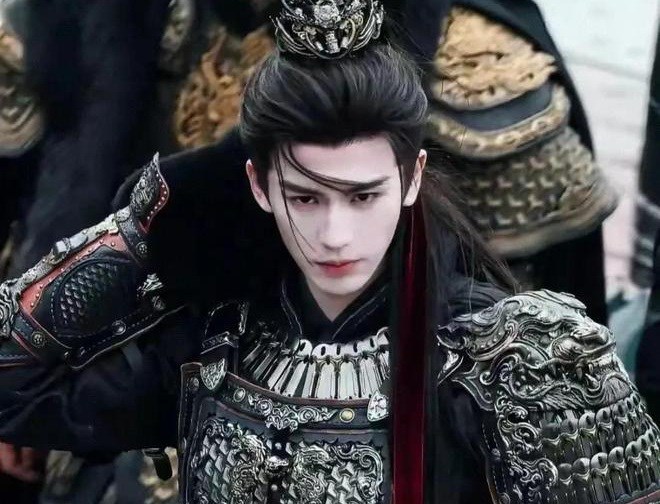 チャン・ラン・ハックのイメージから生まれた過度のメイクアップとキャラクターの論理性