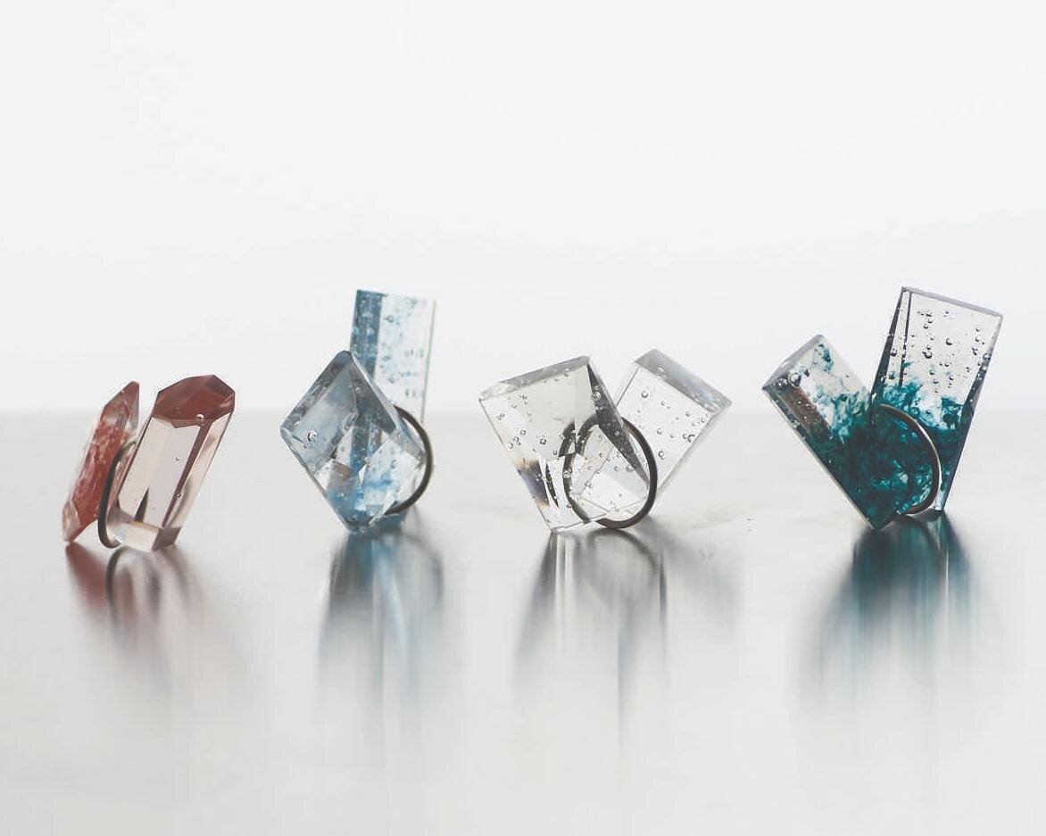 ガラスジュエリー“水”のようなぷっくりリング＆とんぼ玉のアクセサリー、銀座・シボネケースで｜写真3