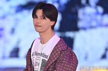 草川直弥、ラフなファッションに歓声「ずるい」「爆ビジュ」【ガルアワ2026SS】 - モデルプレス