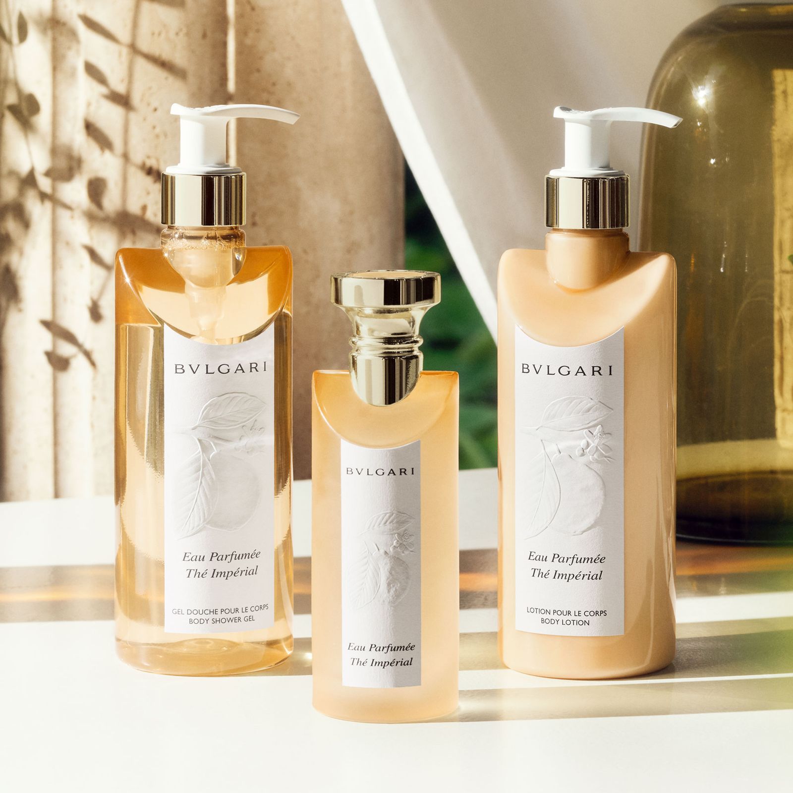 左からブルガリ オ パフメ テ インペリアル シャワージェル300mL ¥10670、ブルガリ オ パフメ テ インペリアル オードトワレ 75ｍL ¥21340／150ｍL ¥32780、ブルガリ オ パフメ テ インペリアル...
