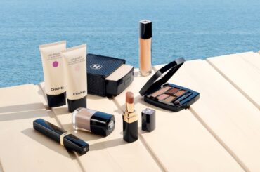 シャネル「レ ベージュ」の夏の新作は南仏のリゾート地ビアリッツにインスパイア | Vogue Japan