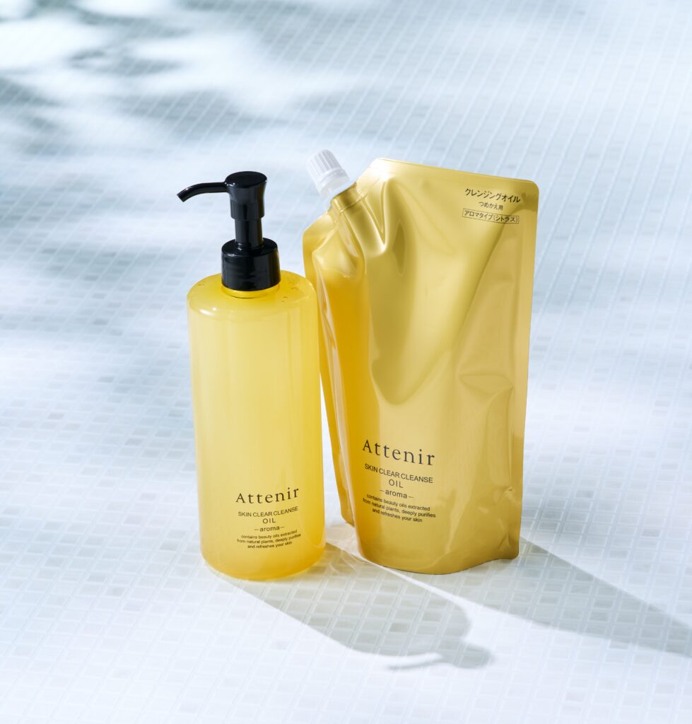 『スキンクリア クレンズ オイル』に、使う人にも地球にも優しい大容量ボトルが登場。プラスチック量を削減。 | 美ST ONLINE