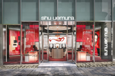 シュウ ウエムラが誕生の地“表参道”に。個性美への探求のステージとなる、新たな美の発信地「シュウ ウエムラ 表参道ヒルズ本店 shu:ARTstage」が誕生。2026年6月19日(金)オープン