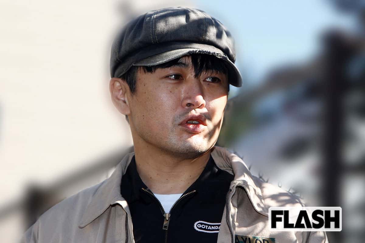 本誌「SmartFLASH」の取材に対し、現在は連絡を取っていないとしつつ、「時間かかりそうだけど、ご飯やゴルフなどに行ける状況に戻れたら」と語った劇団ひとり。中居とは15年来の友人だ