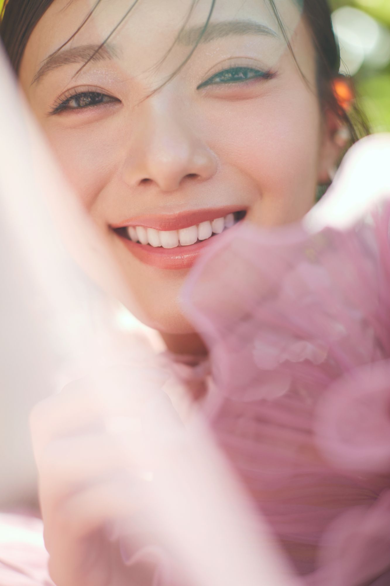 櫻坂46・田村保乃、沖縄の絶景で“多幸感あふれる花嫁姿”披露