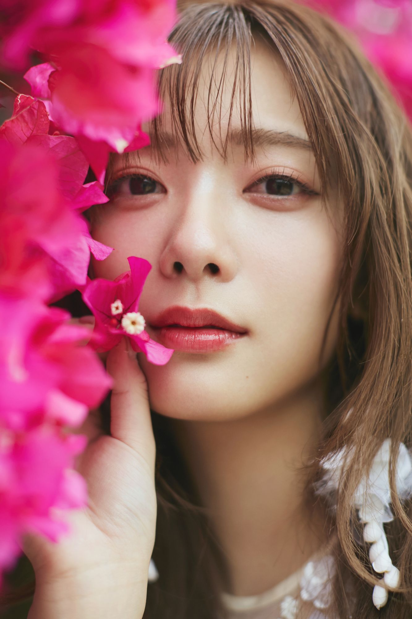 櫻坂46・田村保乃、沖縄の絶景で“多幸感あふれる花嫁姿”披露