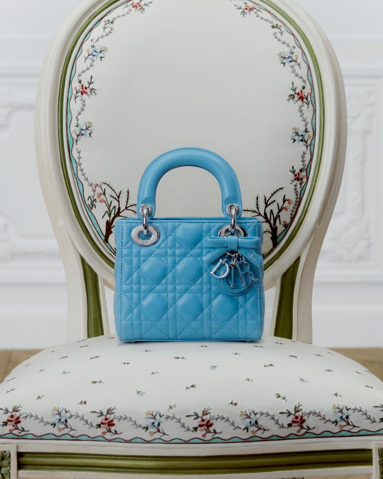 「レディ ディオール」 バッグ 870,000円 ※ハウス オブ ディオール 心斎橋 エクスクルーシブアイテム