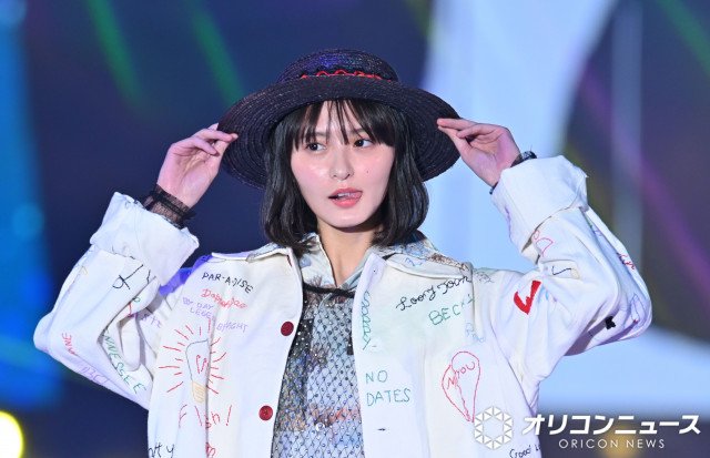 乃木坂46・遠藤さくら、“反則級”舌ペロに歓声　カウガール風ファッション披露