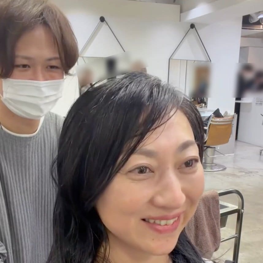 「4日後が誕生日」毛量に悩む女性がビフォーアフターの様子を披露！「スッキリしました」と笑顔いっぱいに