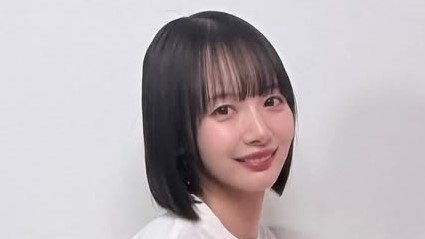 岡田紗佳 どアップショット 美肌際立つシースルー衣装に“真っ赤コーデ” 頬に手を当てるあざとポーズでニューネイルを披露 | めざましmedia 岡田紗佳 どアップショット 美肌際立つシースルー衣装に“真っ赤コーデ” 頬に手を当てるあざとポーズでニューネイルを披露 | めざましmedia