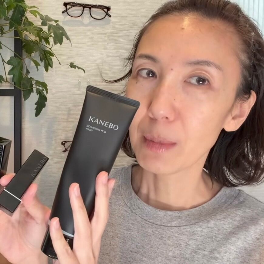 「リップのカラーが参考になりました！」50代元CAがカネボウのコスメで春メイク！大人世代にぴったりの上品な仕上がりに「良い色～」