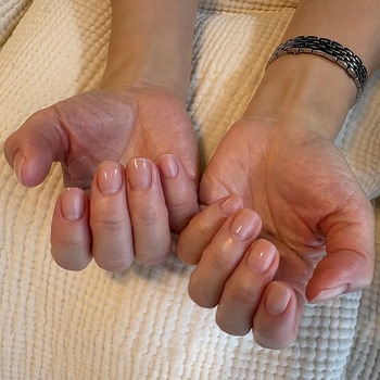 2026年ネイルは手入れの行き届いた自爪がトレンドになるかも⁉︎ミルキーべージュのツヤツヤな爪になる極意とは？_img0