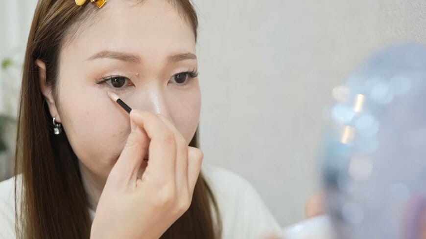 登録者47万人の「詐欺メイク」YouTuberが教えるナチュラルメイク術。卒園式はもちろん入園・入学式にも使える、泣いても崩れない実用的なテクニック