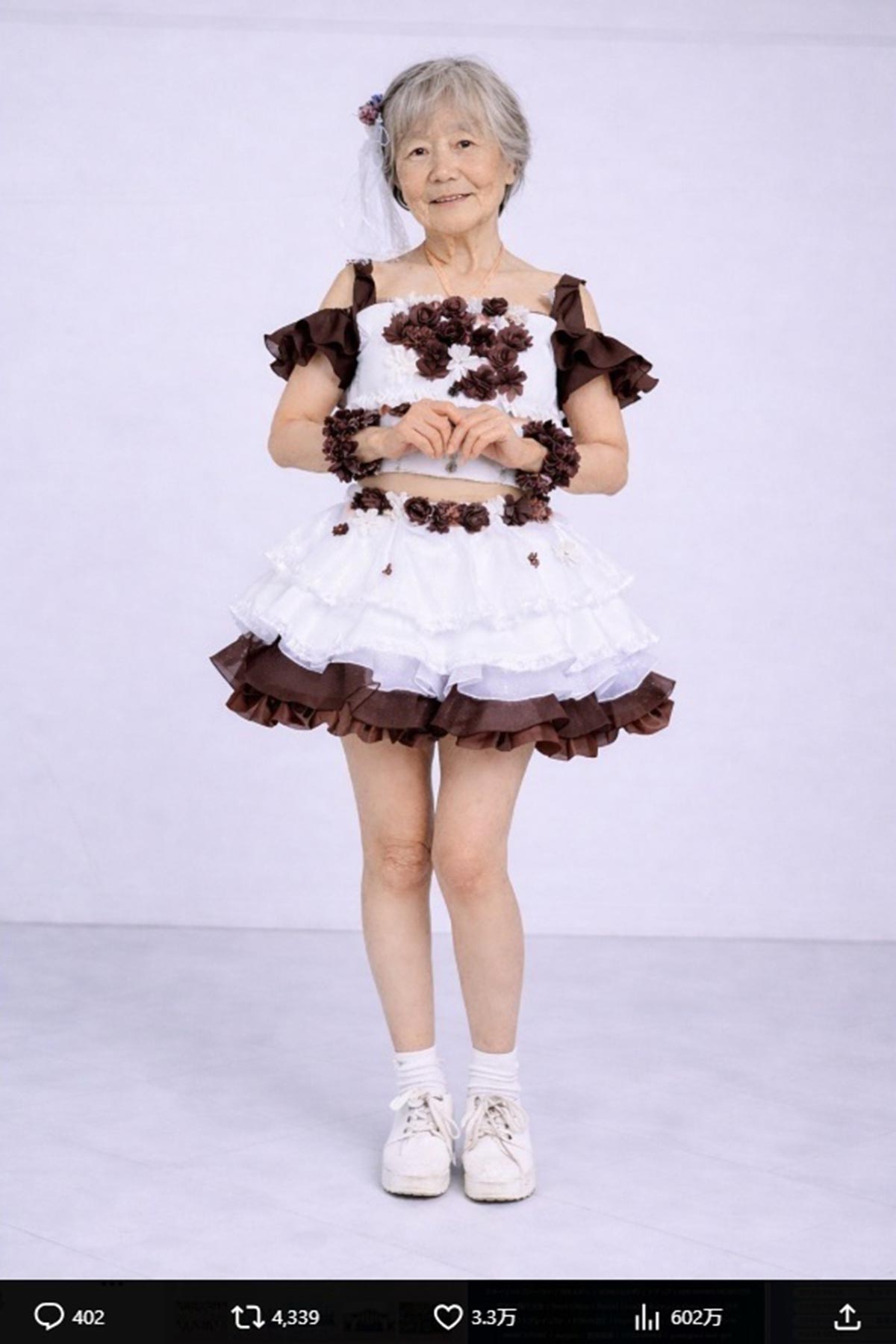 エイプリルフールのネタとして「DREAMING MONSTER」が投稿した高齢者の新加入メンバー。高齢者を嘲笑しているとして炎上した(写真・公式Xより)