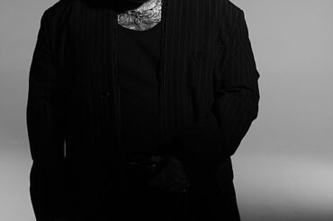 テディ・スウィムズ、恋愛における痛みを描いた「Mr. Know It All」公開 | エンタメOVO（オーヴォ）