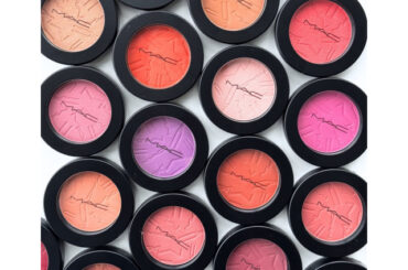 【M･A･Cの夏コスメ2026】質感と発色がアップデート！「スキンフィニッシュ カラーストラック ブラッシュ」が24色展開で登場。全色スウォッチ付き（VOCE）｜ｄメニューニュース（NTTドコモ）