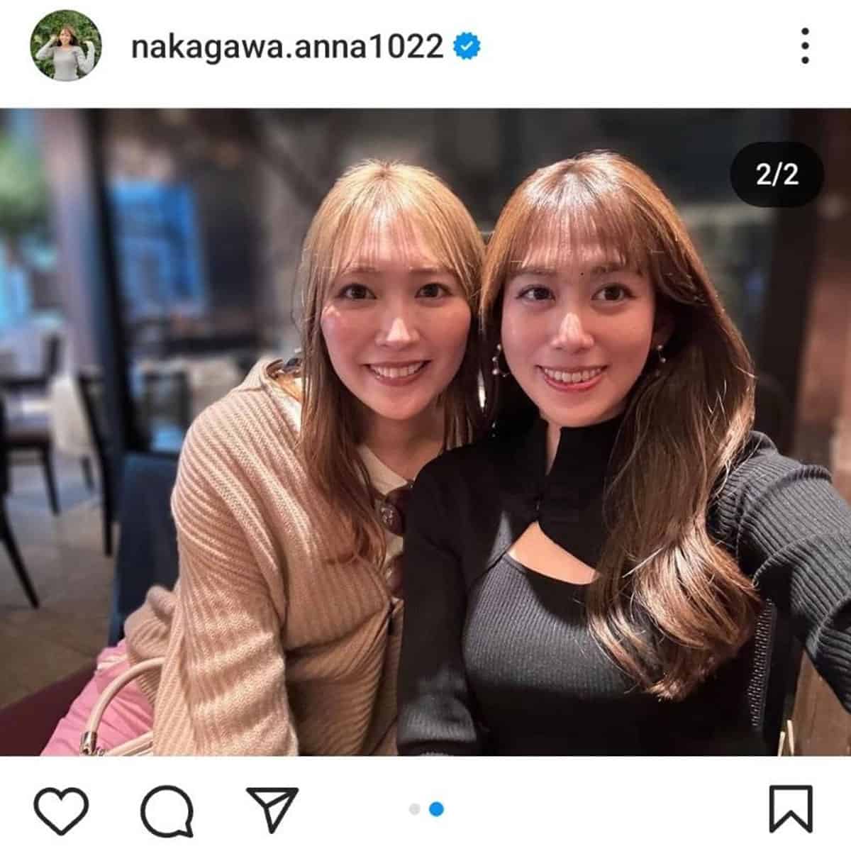 中川アナの胸元が穴あきニット。左は高階亜理沙（中川アナのInstagramより）